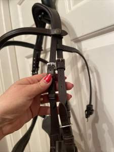 Vente en gros de nouvelle bride de cheval en cuir véritable de haute qualité, taille multicolore, chaude pour le type de serre-tête de course - Product Image 5