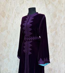 Robe de mariée marocaine de qualité supérieure, kaftan en satin vintage, élégante, longueur maxi, motif riche, broderie raffinée, pour soirée formelle ou bal de promo - Product Image 1