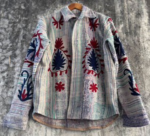 Veste chemise vintage Kantha Suzani pour femmes – Manteau réversible matelassé en coton fait main style bohème patchwork - Product Image 1