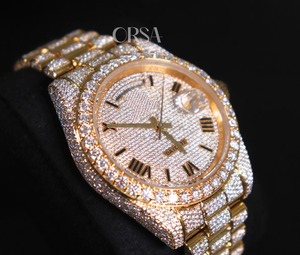 Diseño único Moda Moissanite Oro Iced Out Diamond Reloj Logotipo personalizado Bling Estilo Movimiento de cuarzo para los hombres disponibles para la venta - Product Image 4