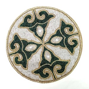 Napperons de décoration de table à manger ronds verts et dorés à la main en verre perlé pour mariage - Product Image 2