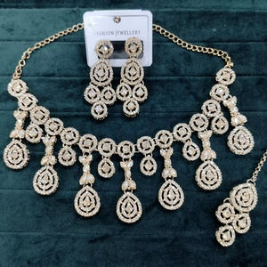 สร้อยคอแบบเงาสไตล์ชนเผ่าชุบทองพร้อมเพชรสำหรับงานเลี้ยงงานแต่งงานและของขวัญ - Product Image 1