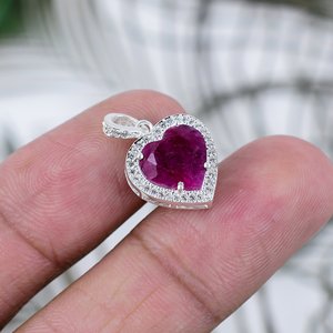 Pendentif artisanal en argent sterling 925 de qualité supérieure, véritable rubis, finition polie, tendance, forme cœur, pour femme - Product Image 2