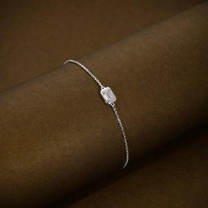 Pulsera Solitario con Diamante Cultivado en Laboratorio, Corte Esmeralda, Engastado en Bisel, Estilo Este-Oeste, para Regalo de Compromiso, con Cadena de Oro de 14k a Bajo Precio - Product Image 1