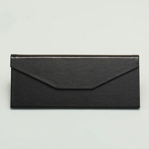 Boîte à lunettes de soleil portable avec logo personnalisé en gros, couleur personnalisée, en PU, étanche, aimant puissant, pliable, en forme de triangle - Product Image 6