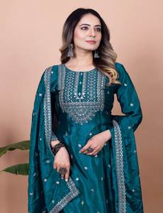 Présentation de la nouvelle collection de créateurs dans la collection de costumes en soie Chinnon au prix de gros par HENIXA CREATION Surat - Product Image 2