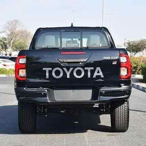 T-O-Y-O-T-A HILUX DC GR SPORT 2024 4L Diésel 4X4 Manual/Caja de Cambios, Volante a la Izquierda, Asientos de Cuero Negro, Cámara Trasera, Neumáticos R20, Xenón - Product Image 4