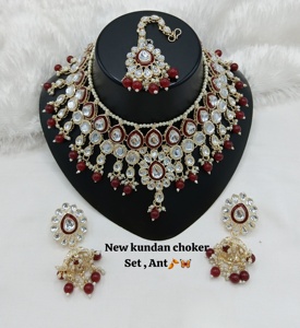 Ensemble de bijoux de mariée plaqué or émeraude, collier ras du cou, boucles d'oreilles pendantes, tikka pour les occasions de mariage, cadeau pour femmes, bijoux ethniques - Product Image 1