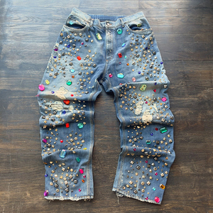 Fabricant de jeans personnalisés à jambe droite pour hommes, clous à ourlet défait, clous en cristal, jean orné de pierres et de strass - Product Image 4