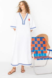 Vestido maxi de algodón blanco con cuello en V, ribete azul y bordado rojo, estilo náutico, informal de verano, holgado, largo hasta el tobillo. - Product Image 3