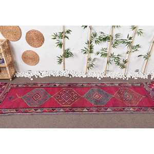 Tapis turc 2,9 x 10,6 pieds, tapis Herki vintage, tapis en laine rouge à motifs de plantes et d'arbres - Product Image 3
