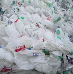 Déchets de bouteilles de lait en plastique HDPE pour le recyclage - Product Image 3