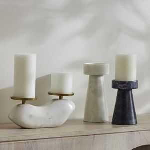 Bougeoirs en aluminium doré de la meilleure qualité avec base en marbre blanc pour les décorations de Noël à la maison et à la réception - Product Image 1