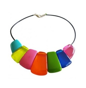 Collier en résine vintage au nouveau design pour femmes, idéal pour les fêtes et autres événements, collier en résine époxy fait main de bonne qualité, produit solide - Product Image 3