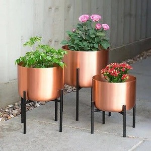 Jardinière de jardin à fleurs au design martelé en or pièce décorative polyvalente pour plantes fleurs accessoires de bureau et affichage extérieur - Product Image 4