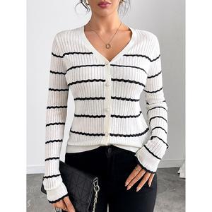Cárdigan informal largo a rayas con cuello en V y botones de encaje para mujer - Product Image 6