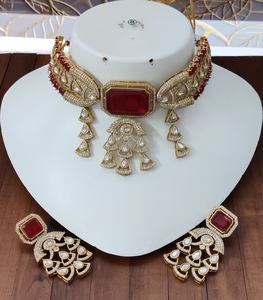 Ensemble de collier en pierre taillée doublette Polki avec des détails complexes et des boucles d'oreilles assorties, bijoux pour les mariages et les occasions festives - Product Image 2
