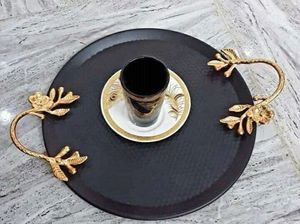 Elegante Bandeja Metálica Hecha A Mano Con Acabado Artístico Ideal Para Servir Refrescos Durante Celebraciones Y Eventos - Product Image 6