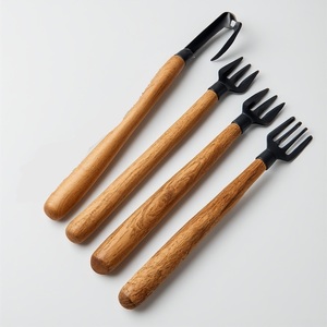 Arrosoir en fer fabriqué à la main en finition patine rustique Artisan fait à la main offrant un accent utilitaire et décoratif mélangé - Product Image 6