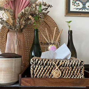 Porta Cajas de Pañuelos Cuadrado de Ratán de Primera Calidad, Sostenible, Tejido Natural, Hecho a Mano por Tradebyd - Product Image 1
