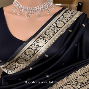 Sari de Seda Banarasi Pura VASTRA COTTAGE con Diseño de Zari Tejido a Mano en Toda la Superficie, Pallu Rico y Blusa de Seda de Contraste Suave - Product Image 4
