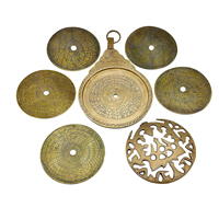 Astrolabe vintage de haute qualité en laiton antique, plaque de calendrier arabe, calendrier persan en laiton, horloge de table gravée, vintage persan