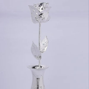 Venta al por mayor de jarrón de diseño de rosa de plata artificial de primera calidad para la decoración de bodas y hoteles o el Día del Padre y ocasiones de Halloween - Product Image 1