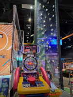 Équipement de parc d'aventure intérieur, mur d'escalade transparent, système d'escalade automatique, équipement de loisirs intérieur, conception personnalisée