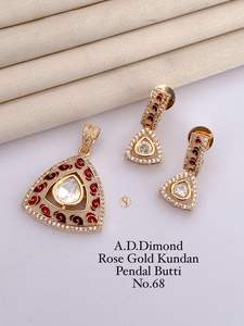 Vente en gros de colliers plaqués or nouvelle collection pour fêtes, mariages et cadeaux - Product Image 3