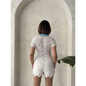 Vestido Camisero Informal con Detalles de Encaje y Mezclilla - Product Image 2