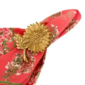 Anneaux de serviette en alliage plaqué or avec perle blanche, boucles de serviette pour accessoires de table de fête de mariage - Product Image 6