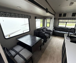 El Más Vendido - Nuevo - Moderno - Usado 2021 - Forest River Grey Wolf 26DBH - Listo para Entrega a Domicilio - Product Image 2