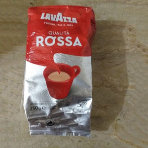 Café moulu italien le plus vendu, Lavazza Qualita Rossa, café moulu 250g, qualité supérieure, prix compétitif et arôme riche - Product Image 1