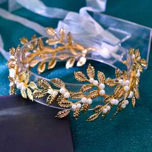 Bridella BHP353 Bandeau en cristal Perle dorée et alliage avec un design floral élégant Ajustement confortable pour les mariages, les bals de fin d'année, les événements formels - Product Image 4