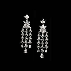 Boucles d'oreilles pendantes Clara en argent sterling 925 avec placage or 18 carats, pendentif Shiza en forme de fleur - Product Image 2