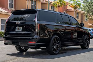 Cadillac Escalade ESV 4WD Platinum Diesel 2022 d'occasion, propre, avec pack de remorquage robuste >8L, 25001-50000 milles - Product Image 3
