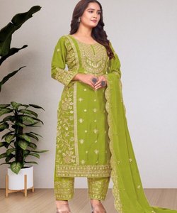 Ensemble Kurta ethnique de créateur, haut et bas avec dupatta, broderie chinon et travail de sequins, pour tenue de soirée, prix de gros - Product Image 1