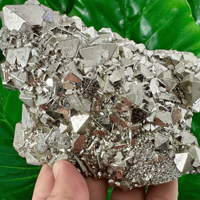 Spécimen minéral brut de grappe de cristal de pyrite du Pérou naturel en gros pour les collectionneurs décoration de la maison guérison énergétique et Feng Shui