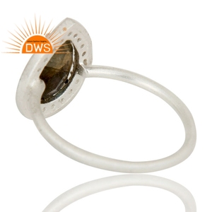 แหวนพลอยโทแพซธรรมชาติสีขาวและลาบราดอไรต์ทำจากเงินสเตอร์ลิง - Product Image 3