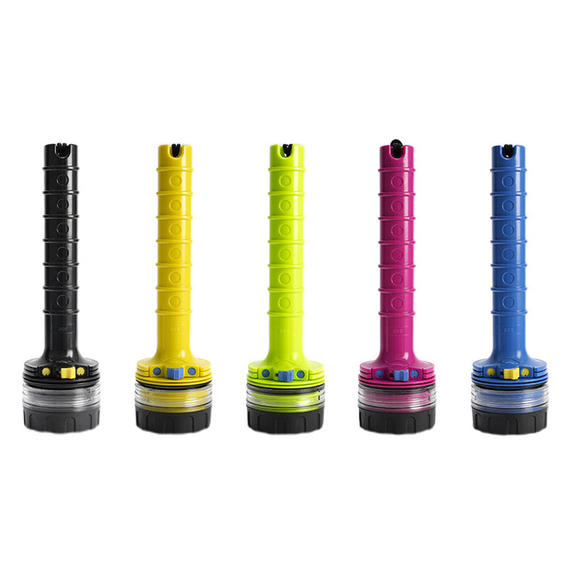 Waterproof IP68 ABS Diving LED Flashlight with 6000K Daylight CRI 80 200M Beam Distance Flood Beam for Emergency Use