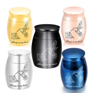 Ensemble de urnes funéraires pour animaux de compagnie en métal de luxe, comprenant deux urnes commémoratives avec plaques gravées pour les familles ayant perdu plusieurs animaux de compagnie - Product Image 4