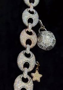 จี้ฮิปฮอปแบบกำหนดเอง ประดับเพชรโมอิสซาไนต์ VVS รับรองโดย GRA ลายธีมอวกาศ |   เครื่องประดับเงินแท้ 925 สำหรับงานปาร์ตี้สุดหรู - Product Image 4