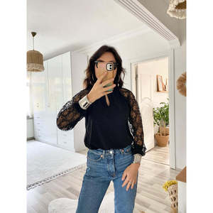 Blusa Sandy de Manga Larga para Mujer con Detalle de Ventana en el Busto, Cuello Alto y Mangas de Tul, 33874 - Negro - Product Image 6
