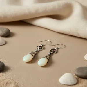 Boucles d'oreilles pendantes en argent sterling avec opale et perle en forme de larme pour femmes, avec fermeture à crochet, hypoallergéniques - Product Image 1