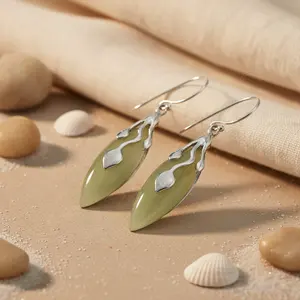 ต่างหูเงินทรงหยดน้ำประดับด้วยหินสีเขียว ของขวัญเครื่องประดับแฟชั่นที่สมบูรณ์แบบ - Product Image 2