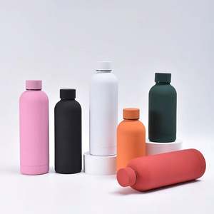 Botella de Agua Térmica de Acero Inoxidable con Aislamiento al Vacío de Doble Pared, Boca Pequeña, 750 ml, con Recubrimiento de Goma - Product Image 4