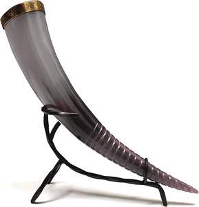 Corne à boire Viking avec jante en métal Design chic Corne à boire de vin d'inspiration médiévale avec support en fer Article antique à vendre - Product Image 3