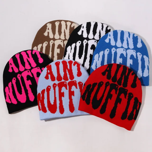 Vente en gros de bonnets tricotés pour l'hiver personnalisés pour hommes, style ajusté avec grand logo pour le voyage, caractéristique commune du tissu - Product Image 1