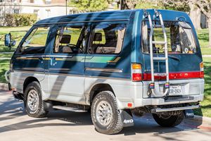 Affidabile auto usata Mitsubishi Delica Star Wagon 4WD del 1993 - Product Image 3
