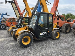 Manipulador Telescópico JCB Diésel de Alto Rendimiento, Montacargas con Elevación, 4x4, Neumáticos Sólidos Todoterreno, Altura de Elevación de 3 m, Mástil de una Etapa - Product Image 5